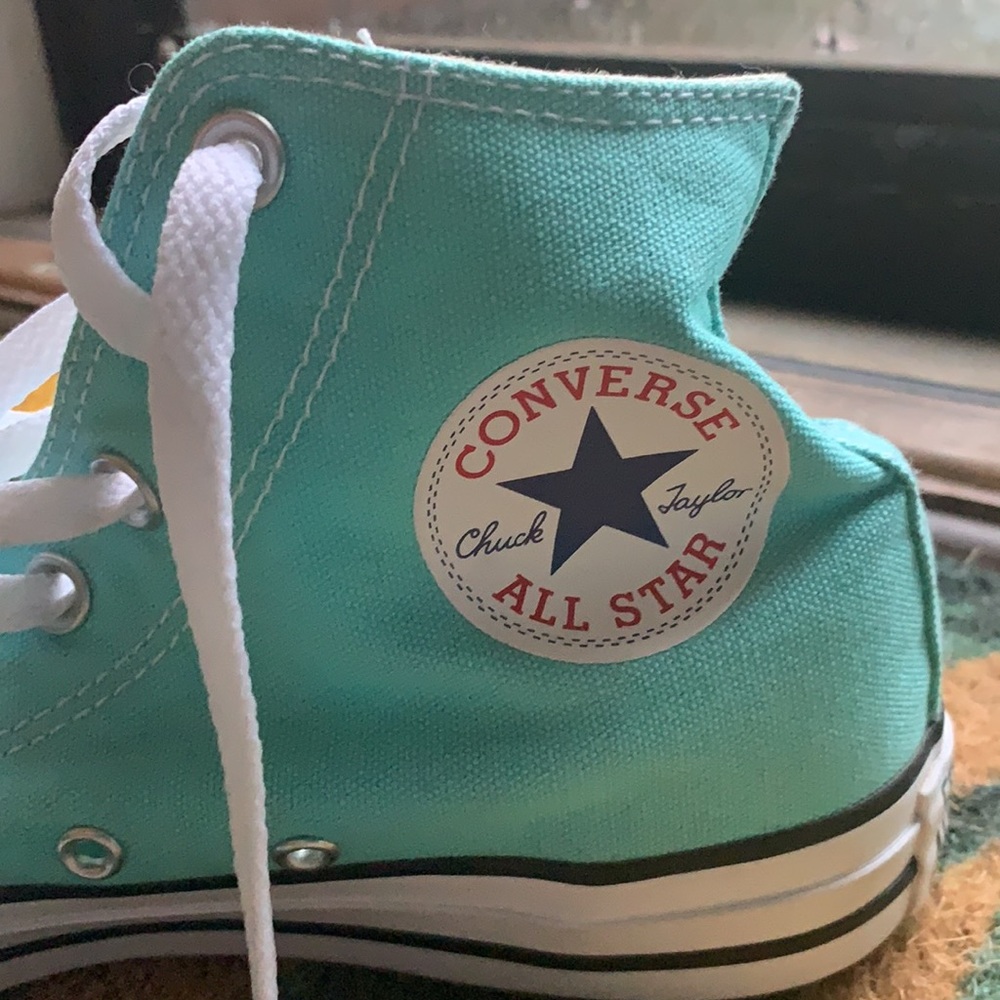 Tiffany blue Converse high tops Sz 7 Women’s